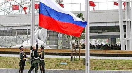 Китай подставляет плечо