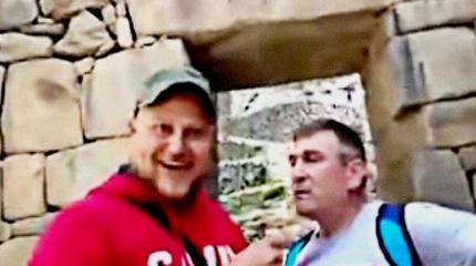 Порвал в клочья: русский патриот наказал украинца за антипутинскую футболку