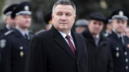 От Порошенко, чувствуя его поражение, открестились даже лютые враги От Порошенко, чувствуя его поражение, открестились даже лютые враги