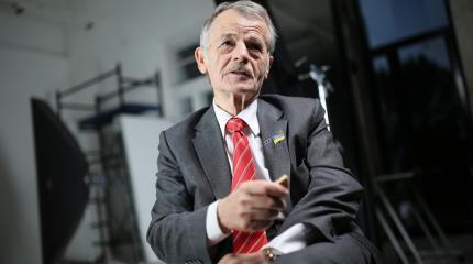 Влажные фантазии Джемилева: в Киеве мечтают о «швейцарском» Крыме Влажные фантазии Джемилева: в Киеве мечтают о «швейцарском» Крыме