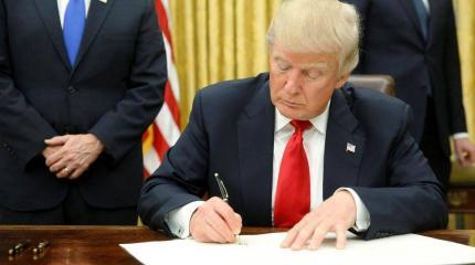 Трамп подписал декларацию о суверенитете Израиля над Голанскими высотами Трамп подписал декларацию о суверенитете Израиля над Голанскими высотами