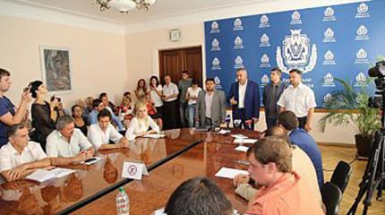 Порошенко "списали": В Херсоне произошёл захват власти Порошенко "списали": В Херсоне произошёл захват власти