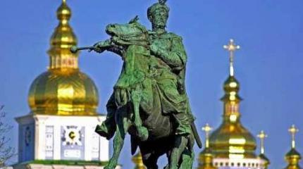 Присягу на верность русскому царю Малороссия принимала с восторгом Присягу на верность русскому царю Малороссия принимала с восторгом