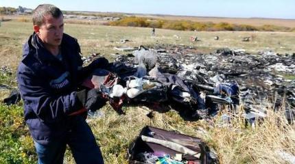 Украинский австралиец требует выкуп за вещи жертв MH17 Украинский австралиец требует выкуп за вещи жертв MH17