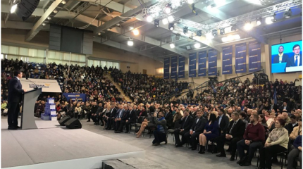Мариуполь встретил Мураева аплодисментами и вставанием Мариуполь встретил Мураева аплодисментами и вставанием