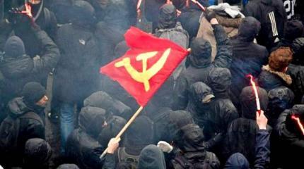 Горят во Франции покрышки Горят во Франции покрышки