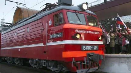 Прибалтийских сестриц переехал первый поезд по Крымскому мосту Прибалтийских сестриц переехал первый поезд по Крымскому мосту