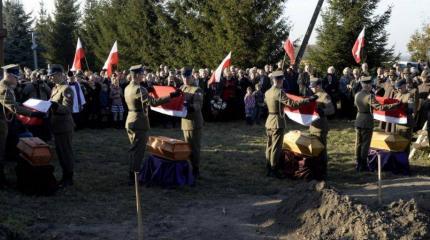 Польские могилы и «восточные кресы»: Варшава бросает якоря Польские могилы и «восточные кресы»: Варшава бросает якоря