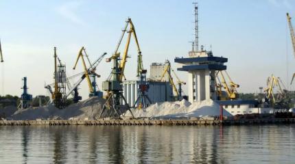 В Мариуполе приводят в порядок морской порт В Мариуполе приводят в порядок морской порт