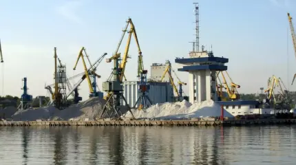 В Мариуполе приводят в порядок морской порт В Мариуполе приводят в порядок морской порт