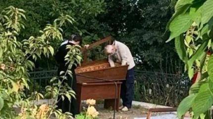 Кощунство в Лавре и прыть «команды Зе» в вопросе запрета УПЦ МП