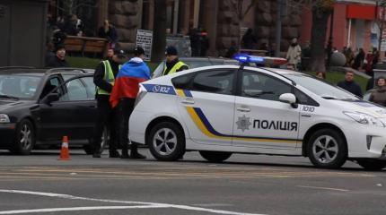 «Тряпку сними свою»: как украинцы реагируют на флаг России в центре Киева
