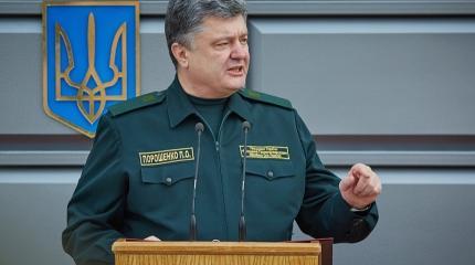 Украинцы требуют лишить Порошенко статуса Верховного главнокомандующего Украинцы требуют лишить Порошенко статуса Верховного главнокомандующего