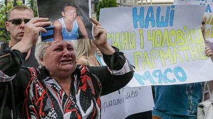 Матери Украины не верят в агентов российских спецслужб, обвиняя во всех бедах националистов Матери Украины не верят в агентов российских спецслужб, обвиняя во всех бедах националистов