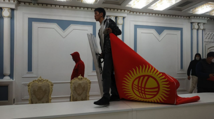 От митинга к захвату Белого дома: причины беспорядков в Кыргызстане От митинга к захвату Белого дома: причины беспорядков в Кыргызстане