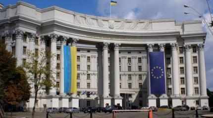 Украина резко отреагировала на визит Медведева в Крым Украина резко отреагировала на визит Медведева в Крым