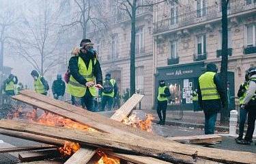 «Желтые жилеты» победили. Цены на бензин во Франции будут заморожены