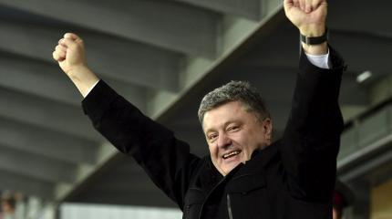 Порошенко доволен: суд наложил арест на алкоголь из резиденции Януковича Порошенко доволен: суд наложил арест на алкоголь из резиденции Януковича