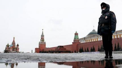 Путин наблюдает за схваткой трех главных кандидатов в преемники Путин наблюдает за схваткой трех главных кандидатов в преемники