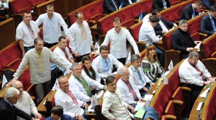 Радикалы заняли трибуну и поставили власти ультиматум Радикалы заняли трибуну и поставили власти ультиматум