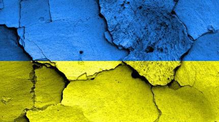 Зловещий знак: самый большой флаг Украины в Мариуполе разорвало надвое Зловещий знак: самый большой флаг Украины в Мариуполе разорвало надвое