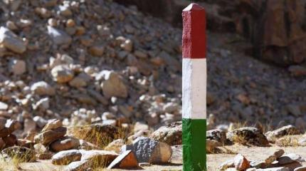Тянь-шаньские контрабандисты родной землей не разбрасываются Тянь-шаньские контрабандисты родной землей не разбрасываются
