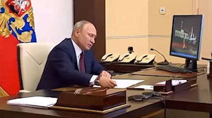 «Путин швырнул ручку, это указывает на кризис в России»