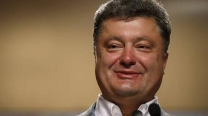 Пьяный Порошенко одарил безногого калеку: Держи, братан, часы и мячик! Пьяный Порошенко одарил безногого калеку: Держи, братан, часы и мячик!