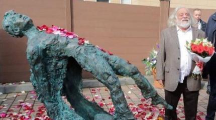 Уродливый памятник Есенину как новая диверсия против России Уродливый памятник Есенину как новая диверсия против России