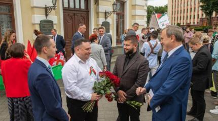 Белоруссия: свидетель Протасевич, съезды власти и беглых оппозиционеров Белоруссия: свидетель Протасевич, съезды власти и беглых оппозиционеров