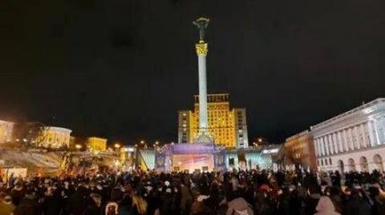 Перевёрнутый переворот: запутанное безумие на Майдане Незалежности Перевёрнутый переворот: запутанное безумие на Майдане Незалежности