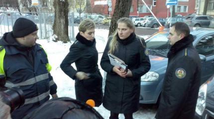 Оппозиция продолжает "опускать" белорусских силовиков Оппозиция продолжает "опускать" белорусских силовиков