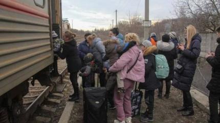 Обстановка на Донбассе накаляется, снаряды рвутся уже в России Обстановка на Донбассе накаляется, снаряды рвутся уже в России