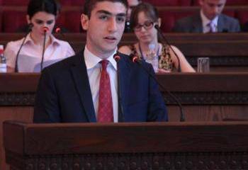 Россия снова взяла на себя историческую миссию охладить горячие головы амбициозных коллег