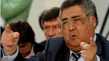 Зачем вам, Тулеев, скандальный мандат? К походу экс-губернатора в депутаты Зачем вам, Тулеев, скандальный мандат? К походу экс-губернатора в депутаты