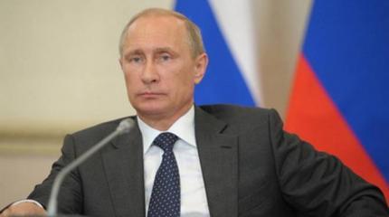 Путин больше не может одновременно сидеть на либеральном и патриотическом стульях Путин больше не может одновременно сидеть на либеральном и патриотическом стульях