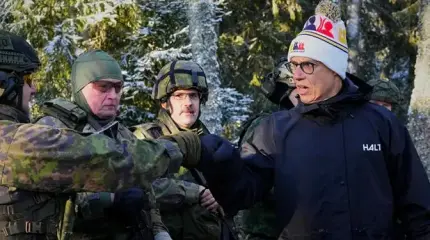 Президент-гробовщик разрывается от любви к Маннергейму и Зеленскому