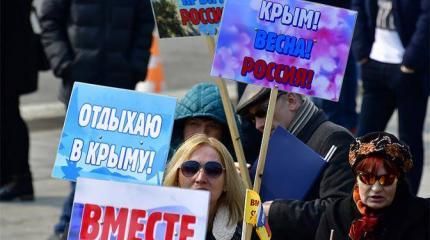 В Крыму время московское: Пять лет головной боли России В Крыму время московское: Пять лет головной боли России
