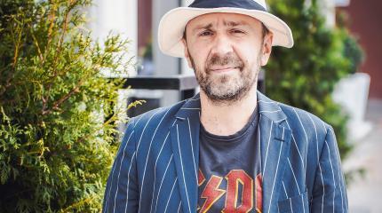 Дуэтом с Макаревичем: певец Сергей Шнуров выжидает, когда развалится Россия Дуэтом с Макаревичем: певец Сергей Шнуров выжидает, когда развалится Россия
