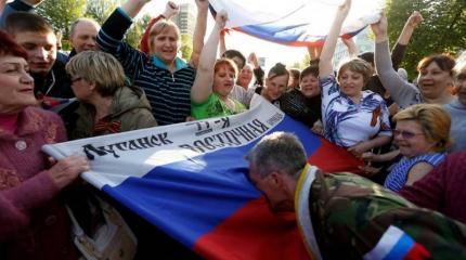 В Луганске обсудят пути интеграции Донбасса в Россию В Луганске обсудят пути интеграции Донбасса в Россию