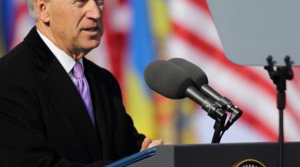 Байден решает, как поступать с Китаем