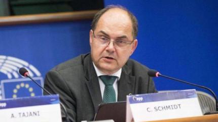 Шмидт обвинил руководство Республики Сербской в связях с РФ Шмидт обвинил руководство Республики Сербской в связях с РФ