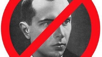 Польша уничтожает все идеалы бандеровской Украины: Киев обещает мстить Польша уничтожает все идеалы бандеровской Украины: Киев обещает мстить