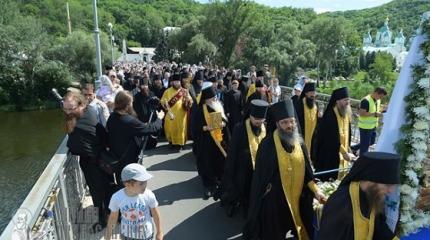 Украинцы призывают распять на крестах участников крестного хода с Донбасса