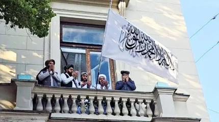 Белый флаг над Москвой: «Талибан» пришел в Россию по закону Белый флаг над Москвой: «Талибан» пришел в Россию по закону
