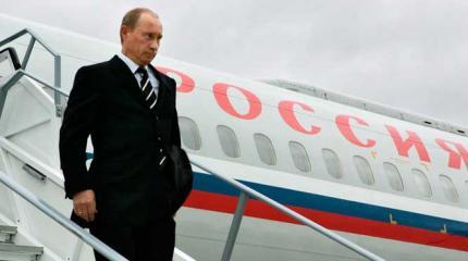 Владимиру Путину чьи–либо разрешения не требуются Владимиру Путину чьи–либо разрешения не требуются