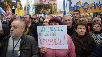 На Украине требуют внешнего управления. А оно уже там На Украине требуют внешнего управления. А оно уже там