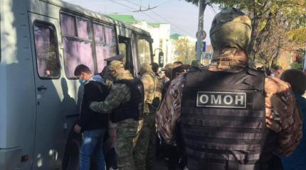 В Крыму полиция разогнала митинг сочувствующих Украине исламистов В Крыму полиция разогнала митинг сочувствующих Украине исламистов