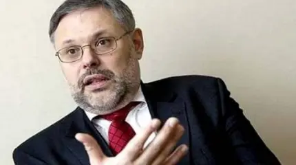 Михаил Хазин. Я критикую власть, чтобы спасти, а не разрушить мою Родину Михаил Хазин. Я критикую власть, чтобы спасти, а не разрушить мою Родину