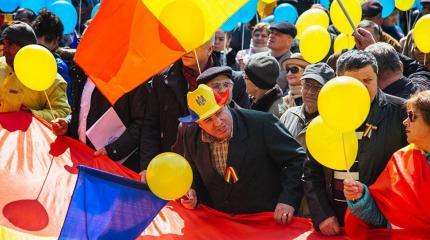 Экс-президент Румынии соблазняет молдаван «унирей» Экс-президент Румынии соблазняет молдаван «унирей»